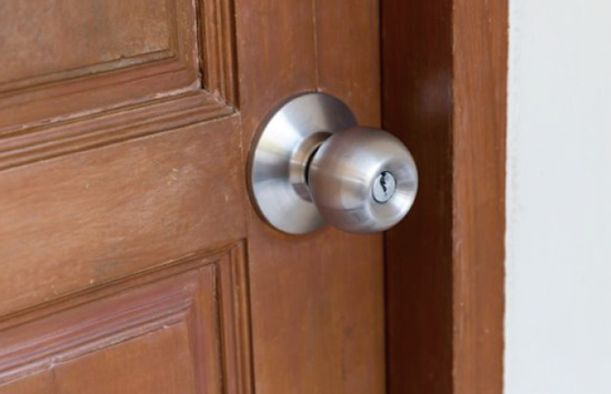 ドアノブの交換